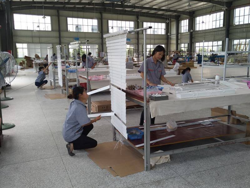 Assembly stations fitting headrail, ladder tape and tilt mechanism on wood venetian blinds