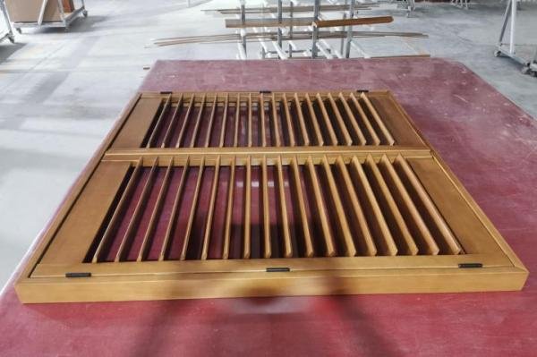 Gear tilt rod mechanism with built-in aluminium channel