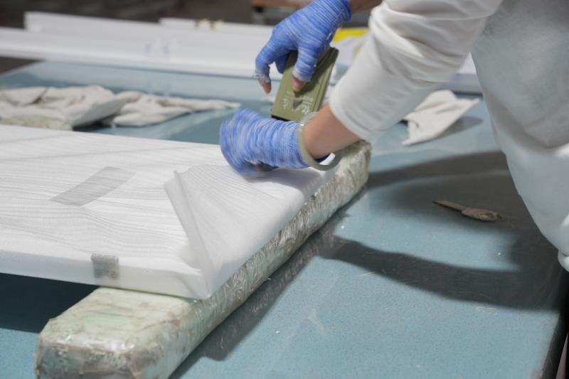 Shipping-safe packaging compression test -- products arrive undamaged after sea freight