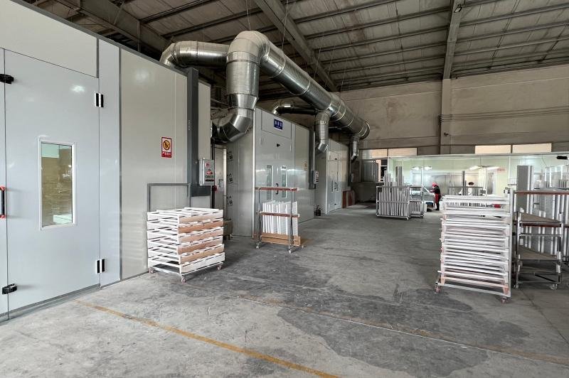 Automated coating line -- water-based spray painting for wood and PVC shutters